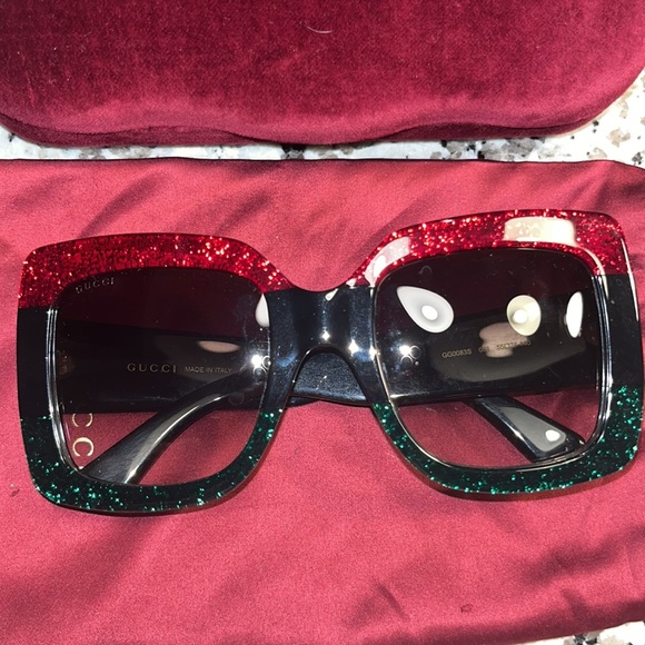 Beautiful classic Gucci glasses. The signature red, green and black colors - Picture 8 of 8